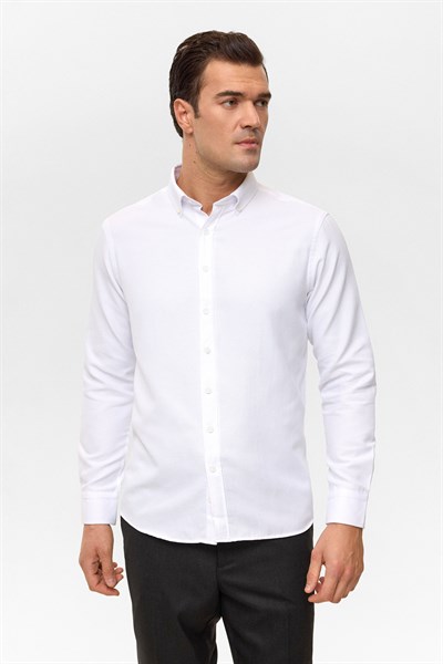 Beyaz Slim Baskılı Düğmeli Yaka Gömlek