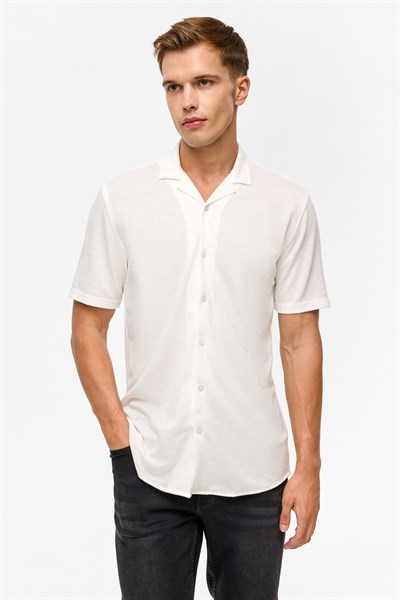 Beyaz Slim Desenli Apaş Yaka Gömlek