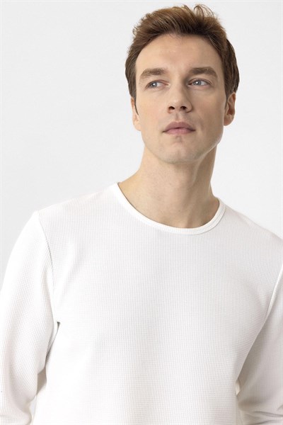 Beyaz Slim Fit Armürlü Bisiklet Yaka Triko Kazak