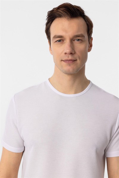 Beyaz Slim Fit Armürlü Bisiklet Yaka Tişört