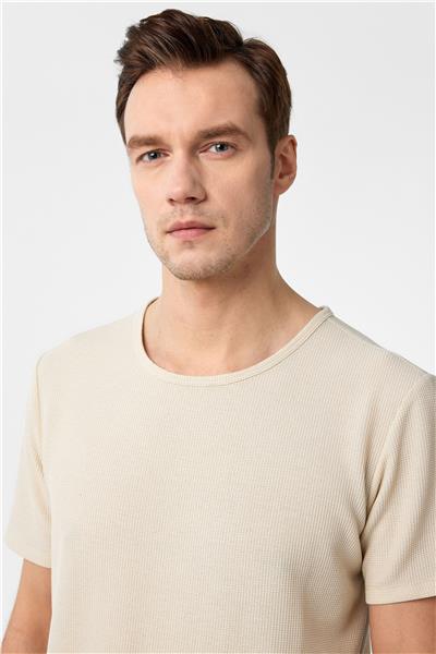 Ekru Slim Fit Armürlü Bisiklet Yaka Tişört