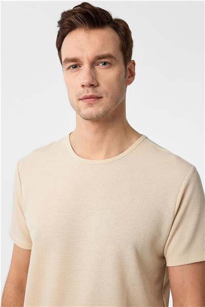 Ekru Slim Fit Armürlü Bisiklet Yaka Tişört