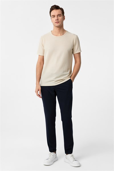 Ekru Slim Fit Armürlü Bisiklet Yaka Tişört