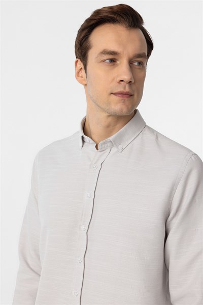 Ekru Slim Fit Armürlü Düğmeli Yaka Gömlek