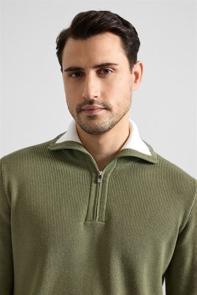 Koyu Yeşil Regular Yarım Balıkçı Yaka Kazak