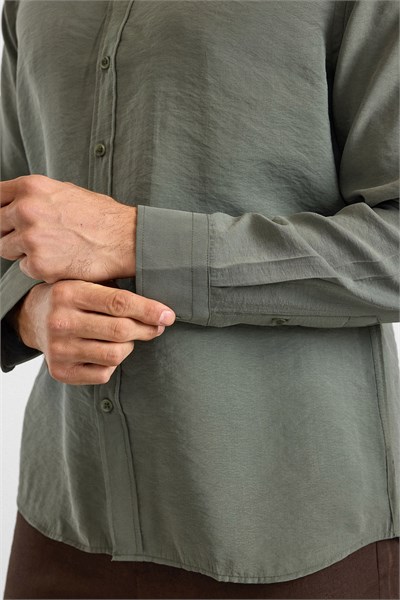 Koyu Yeşil Slim Klasik Yaka Düz Pike Torba Cep Manşetli Kısa Kollu Casual Gömlek