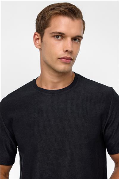 Siyah Regular Desenli Bisiklet Yaka Tişört