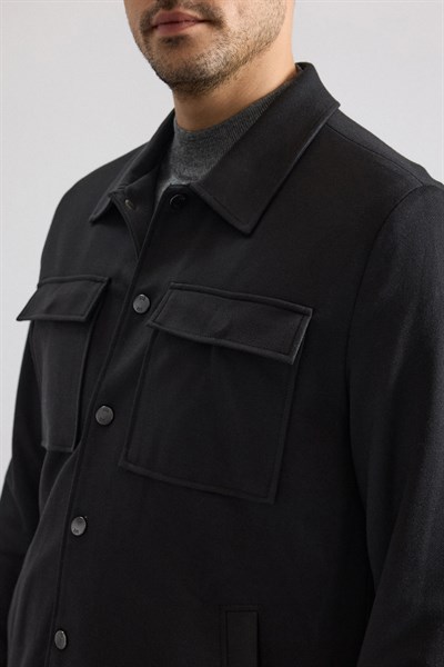 Siyah Regular Klasik Yaka Kapaklı Cep Mont