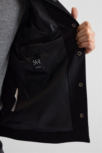 Siyah Regular Klasik Yaka Kapaklı Cep Mont