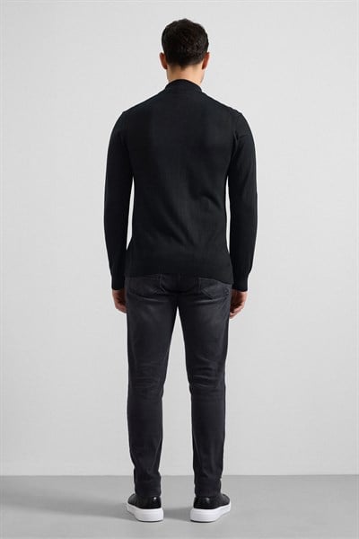 Siyah Regular Yarım Balıkçı Yaka Kazak