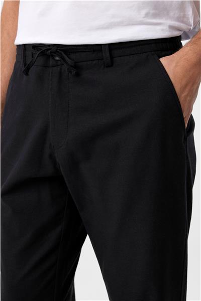 Siyah Slim Fit Armürlü Jogger Pantolon
