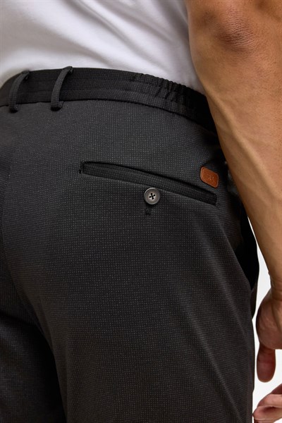 Siyah Slim Armürlü Jogger Pantolon