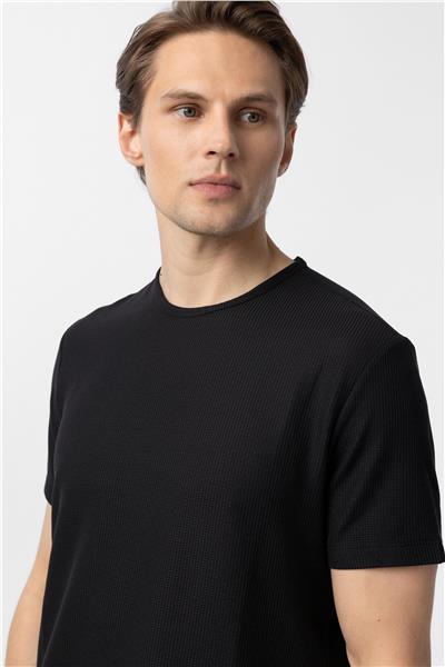 Siyah Slim Fit Armürlü Bisiklet Yaka Tişört