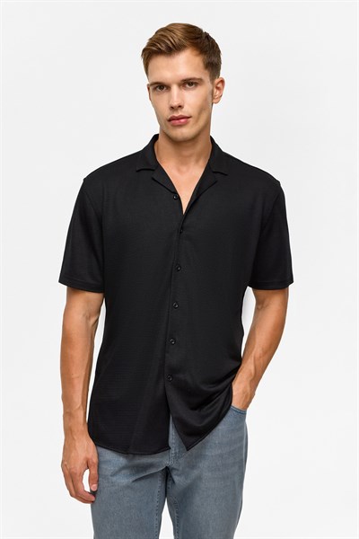 Siyah Slim Desenli Apaş Yaka Gömlek