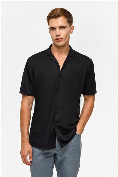 Siyah Slim Desenli Apaş Yaka Gömlek