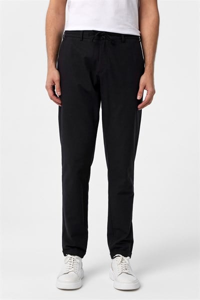 Siyah Slim Fit Armürlü Jogger Pantolon