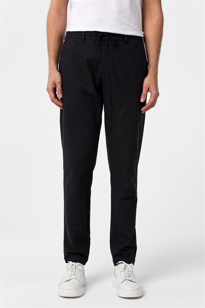 Siyah Slim Fit Armürlü Jogger Pantolon