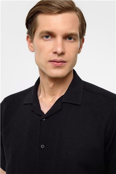 Siyah Slim Fit Düz Apaş Yaka Gömlek