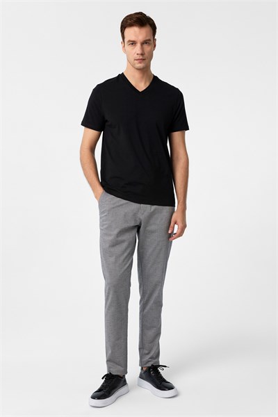Siyah Slim Fit Düz V Yaka Tişört