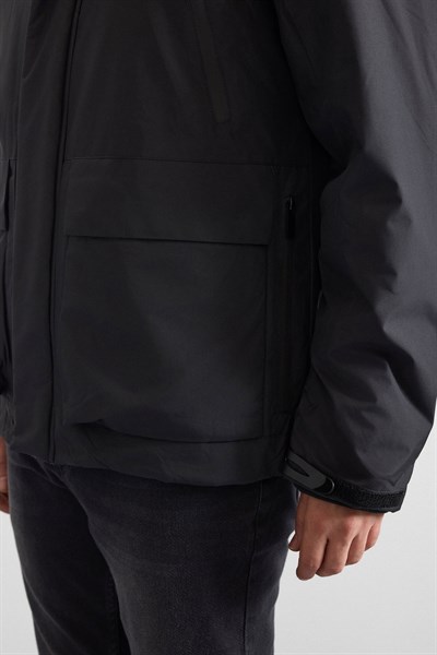Siyah Slim Kapüşonlu Düz Yan Cepli Fermuar + Çıtçıt Elyaf Dolgulu Standart Mont
