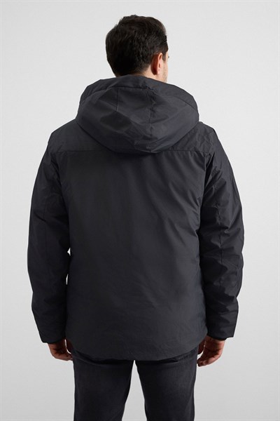 Siyah Slim Kapüşonlu Düz Yan Cepli Fermuar + Çıtçıt Elyaf Dolgulu Standart Mont