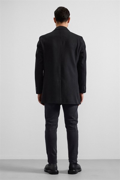 Siyah Slim Sivri Yaka Düz Yan Cepli Kaban