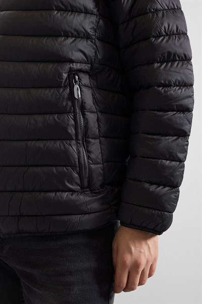 Siyah Slim Yarım Balıkçı Yaka Yatay Çizgili Yan Cepli Fermuar Elyaf Dolgulu Standart Mont