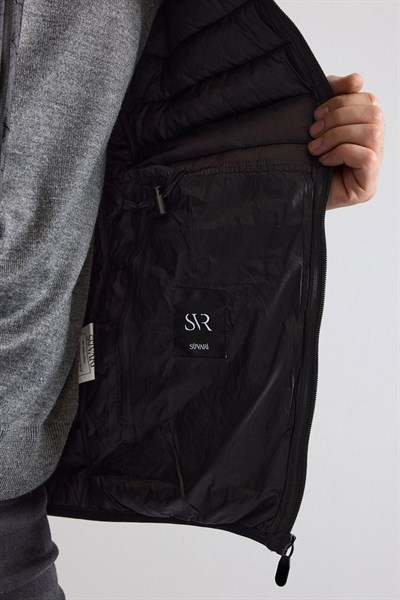 Siyah Slim Yarım Balıkçı Yaka Yatay Çizgili Yan Cepli Fermuar Elyaf Dolgulu Standart Mont