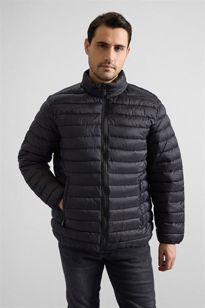 Siyah Slim Yarım Balıkçı Yaka Yatay Çizgili Yan Cepli Fermuar Elyaf Dolgulu Standart Mont