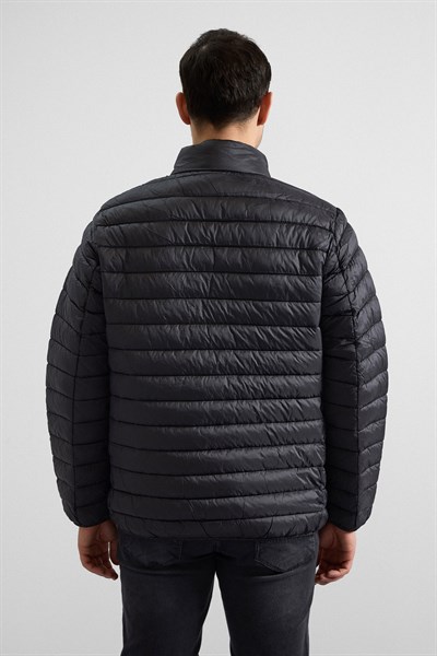 Siyah Slim Yarım Balıkçı Yaka Yatay Çizgili Yan Cepli Fermuar Elyaf Dolgulu Standart Mont