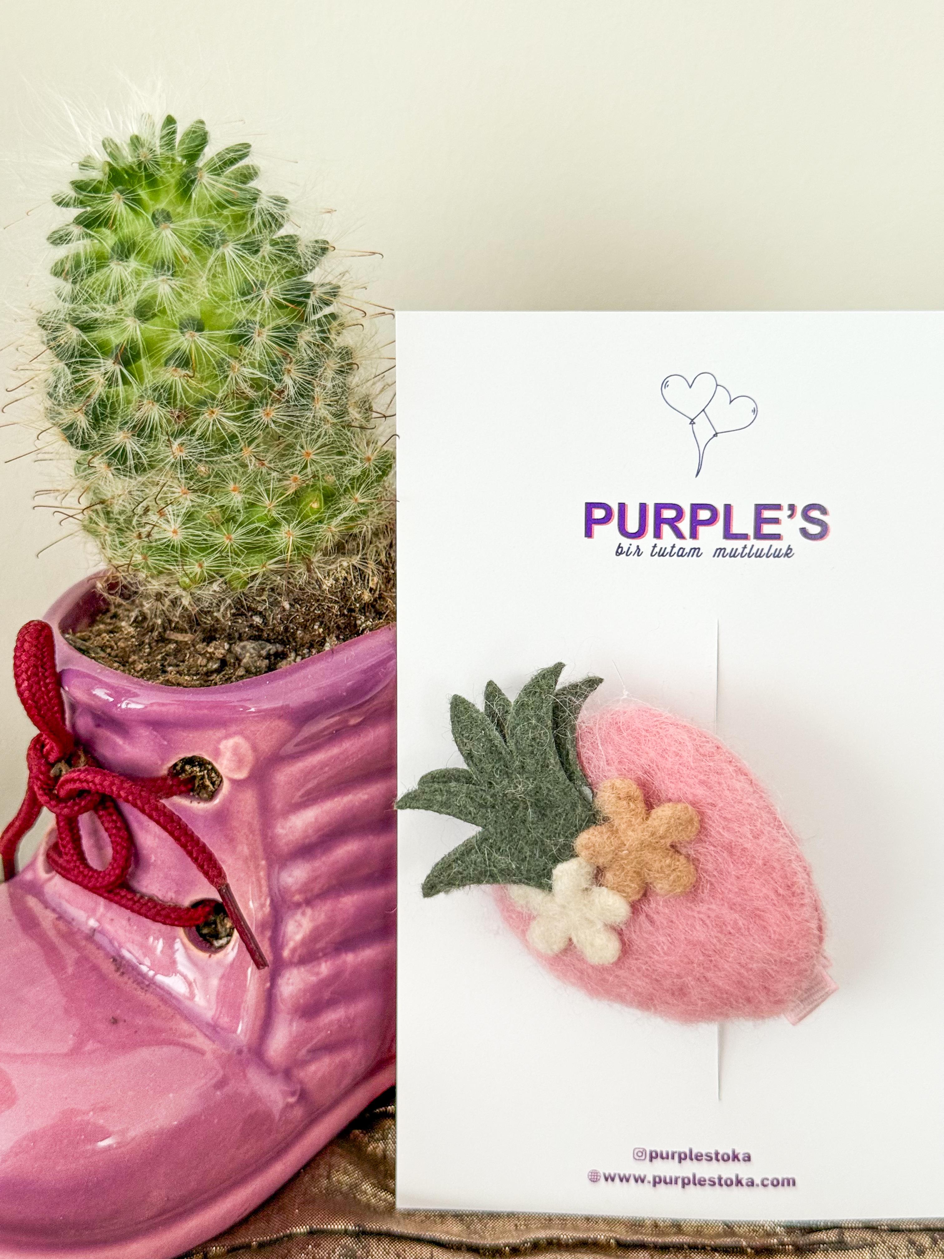 Yünlü Papatya Figürlü Çilek Model Pens Toka Pembe