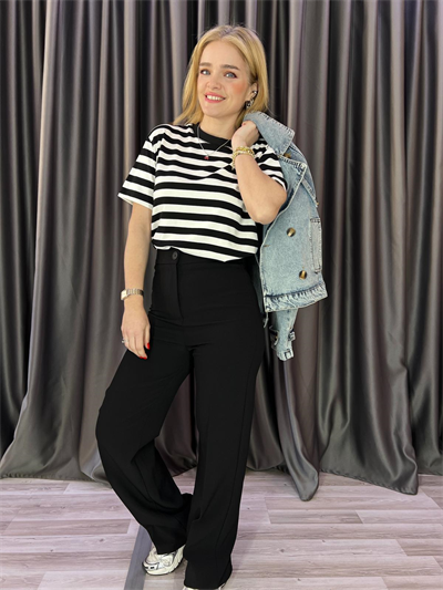 Kalp Nakışlı Siyah Beyaz Çizgili Tshirt