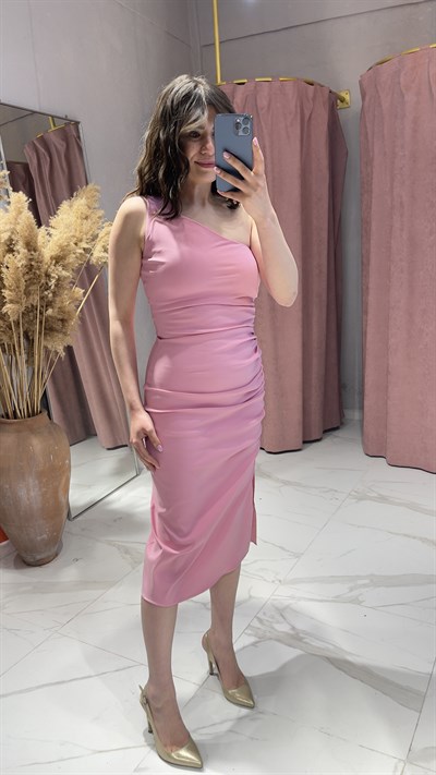 Yırtmaç Ve Büzgülü Elbise-PEMBE