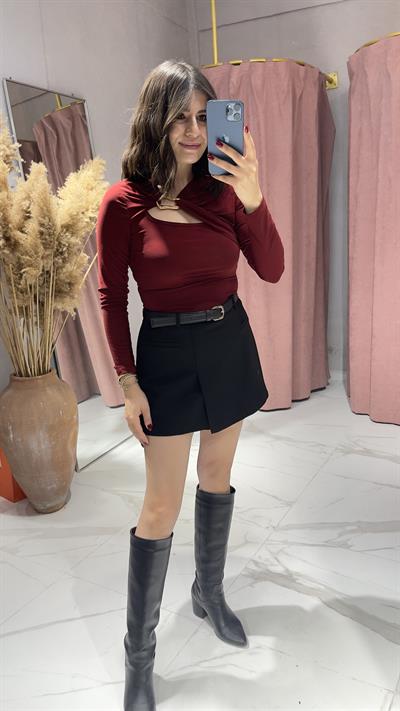 CROP GÖRÜNÜMLÜ TOKA DETAYLI BLUZ-BORDO