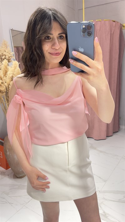 DEGAJE GÜL YAKA DETAYLI ASKILI BLUZ-PEMBE 