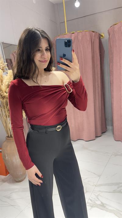 DÜŞÜK OMUZ TOKALI BLUZ-BORDO