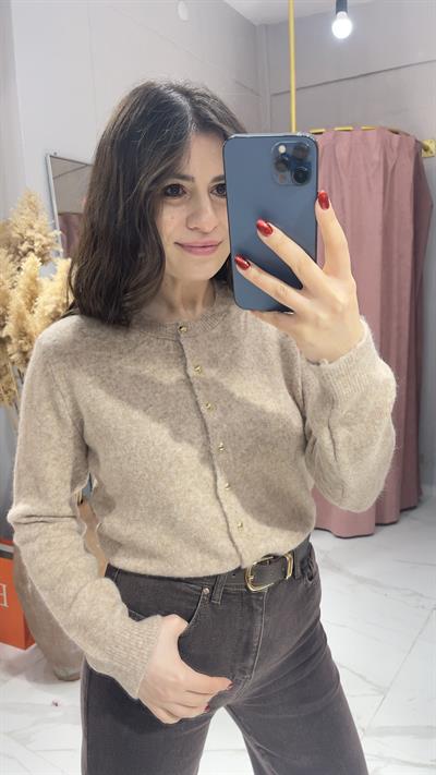 GOLD DÜĞMEİ TRİKO HIRKA-BEJ