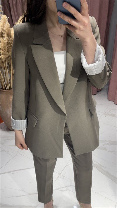 KATLAMALI KOL DÜĞMESİZ BLAZER CEKET-YELİŞ