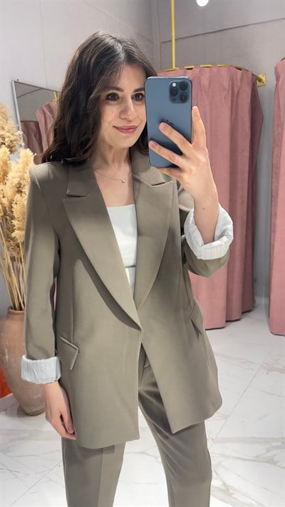 KATLAMALI KOL DÜĞMESİZ BLAZER CEKET-YELİŞ