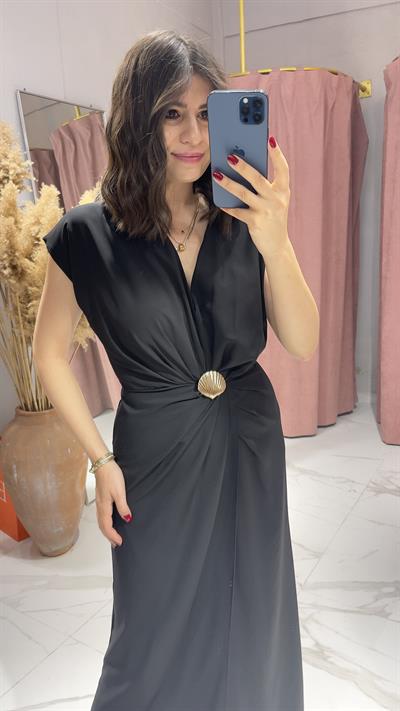 V YAKA GOLD MİDYE TOKA DETAYLI MİDİ ELBİSE-SİYAH