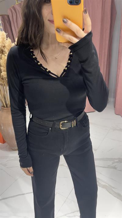 YAKA GOLD BONCUK DETAY BLUZ-SİYAH