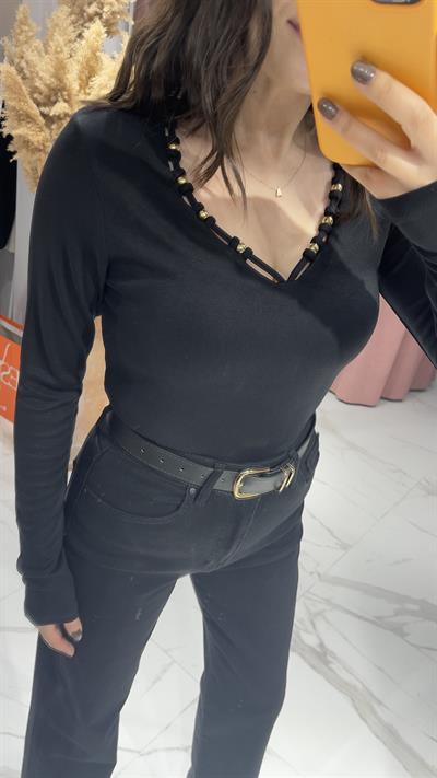 YAKA GOLD BONCUK DETAY BLUZ-SİYAH