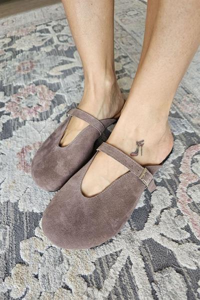 0010 411 Ops Topukla Kadın Hakiki Deri Kemerli Terlik Babet