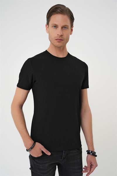 Comfort Fit Bisiklet Yaka Kabartma Desenli Pamuklu Siyah Tişört TS 899