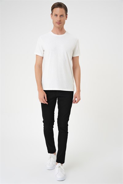 Comfort Fit Bisiklet Yaka Kabartma Desenli Pamuklu Ekru Tişört TS 899
