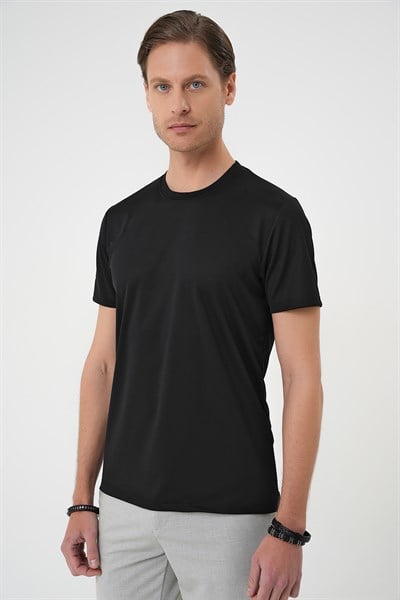 Comfort Fit Bisiklet Yaka Viskon Karışımlı Siyah Tişört TS 900