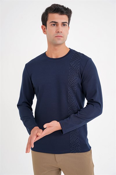 Comfort Fit Önü Nakışlı Pamuklu Bisiklet Yaka Uzun Kollu Lacivert Tişört TS 920