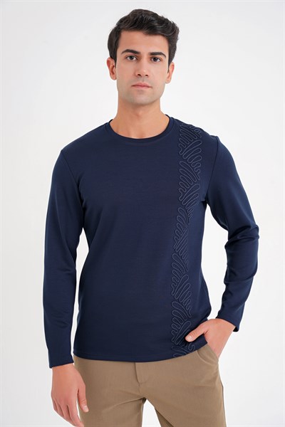 Comfort Fit Önü Nakışlı Pamuklu Bisiklet Yaka Uzun Kollu Lacivert Tişört TS 920
