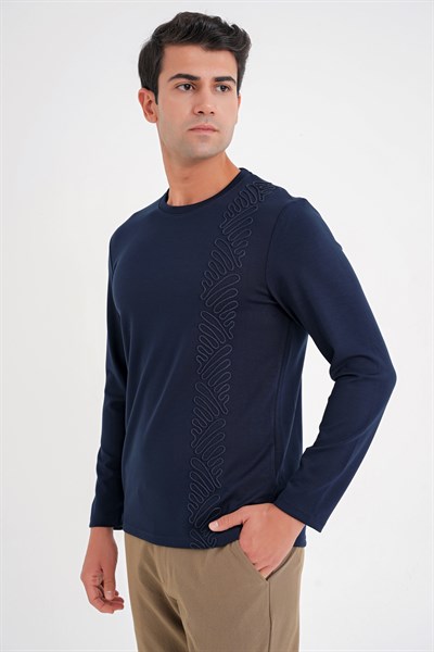 Comfort Fit Önü Nakışlı Pamuklu Bisiklet Yaka Uzun Kollu Lacivert Tişört TS 920