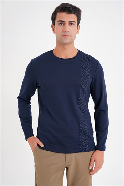 Comfort Fit Önü Nakışlı Pamuklu Bisiklet Yaka Uzun Kollu Lacivert Tişört TS 920